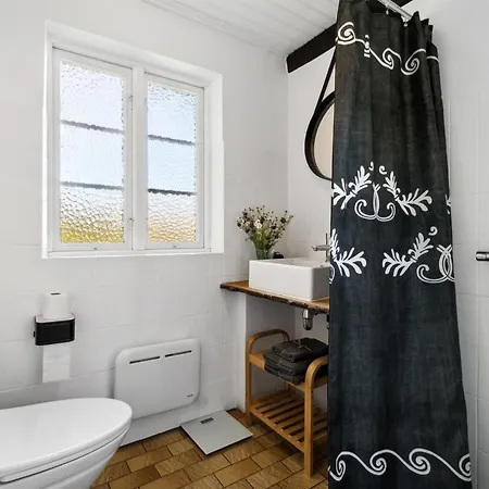 Helene - 2-4km From The Sea By Interhome